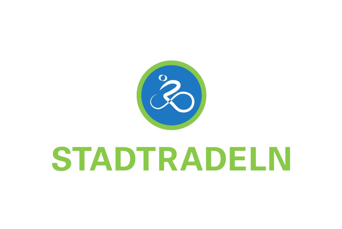 Logo des Wettbewerbs STADTRADELN in blauer und grüner Schrift. Weißes Radfahrericon auf blauem Hintergrund.